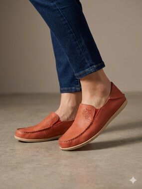 OluKai Nohea Nubuck Women’s Coral Red Size 8 Slip-on Loafer Moccasin 20174RC20